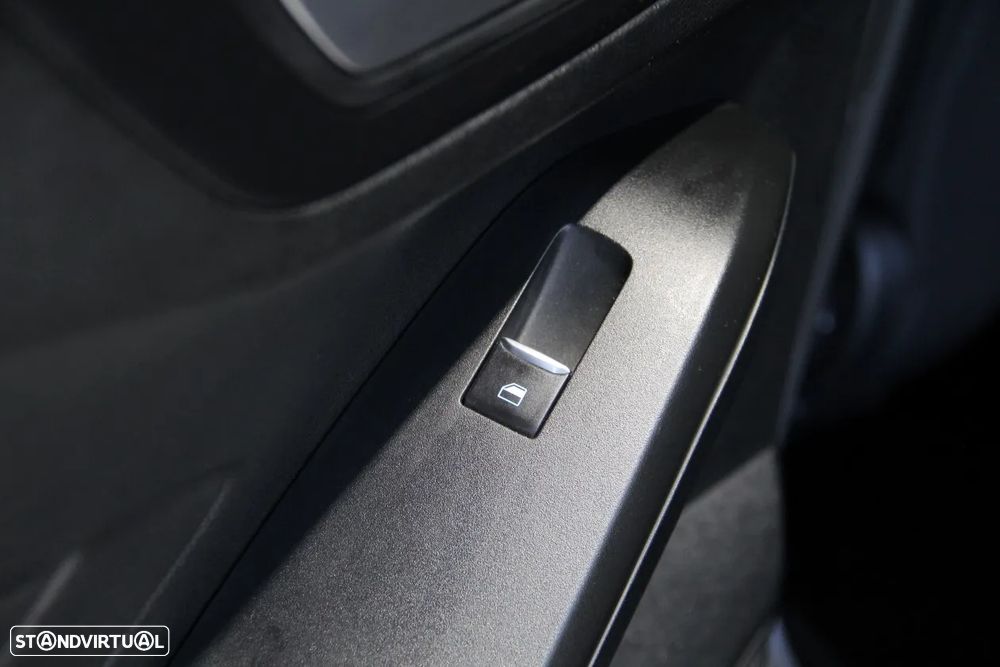 Ford Focus 1.0 EcoBoost ST-Line - 25