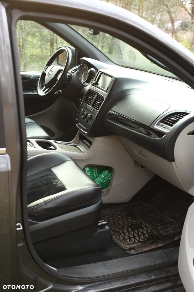 Dodge Grand Caravan - 7