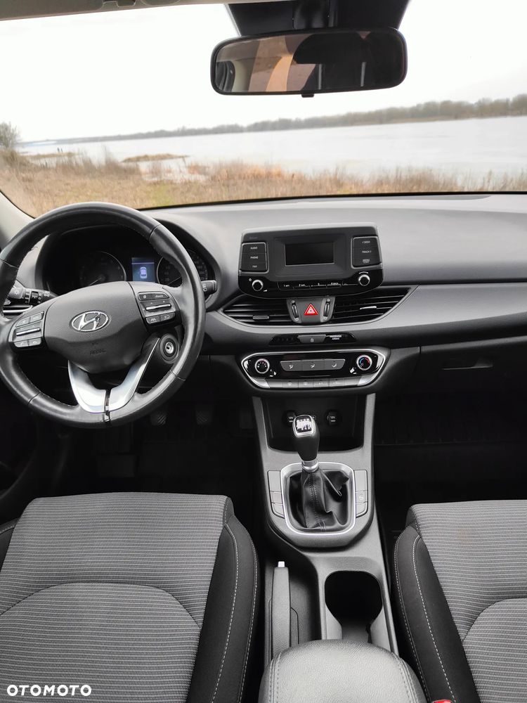 Hyundai i30 1.5 DPI Classic + - 15