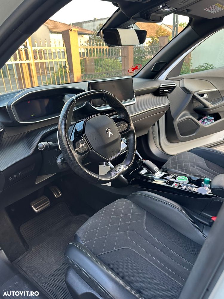 Peugeot 2008 1.2 L PureTech STT EAT8 GT Line - 10