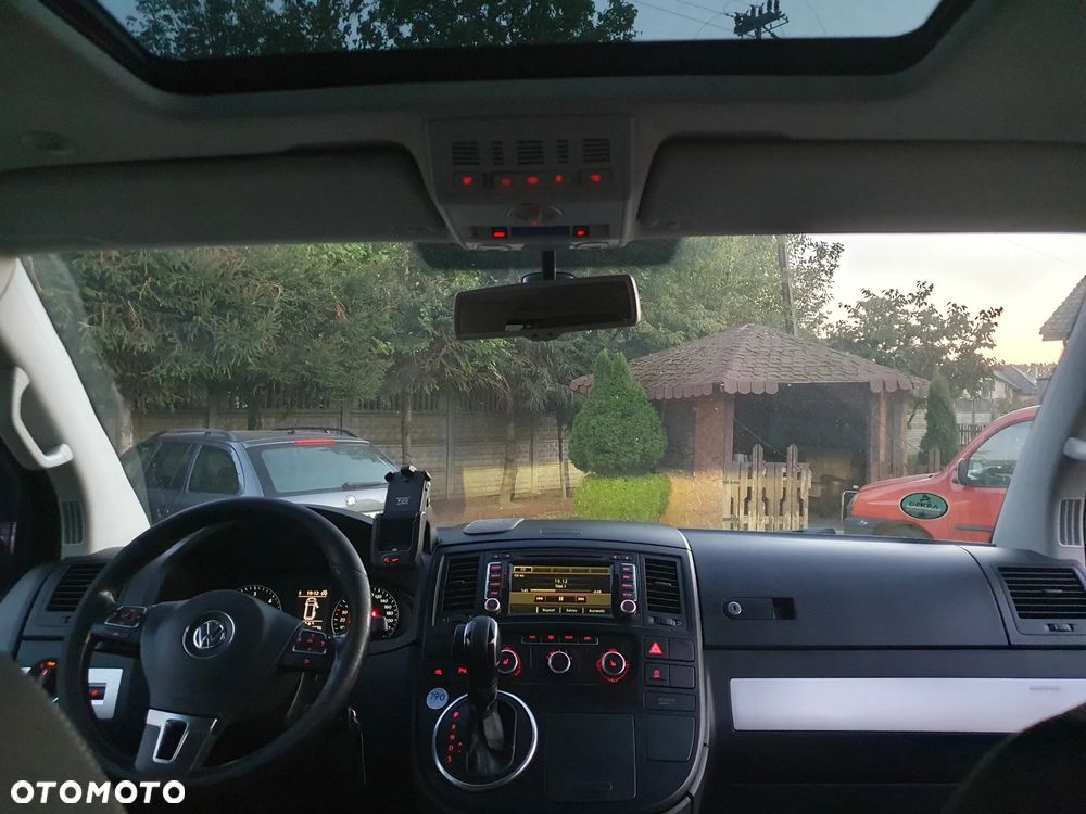 Volkswagen Multivan - 10