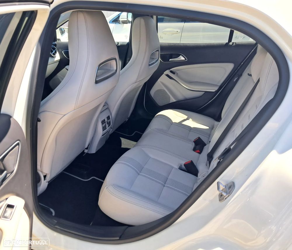 Mercedes-Benz GLA 180 d - 10