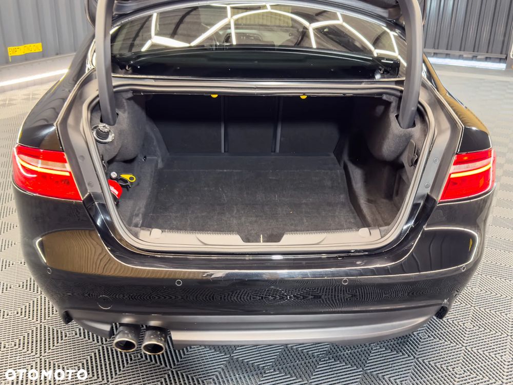 Jaguar XE 20d Prestige - 14