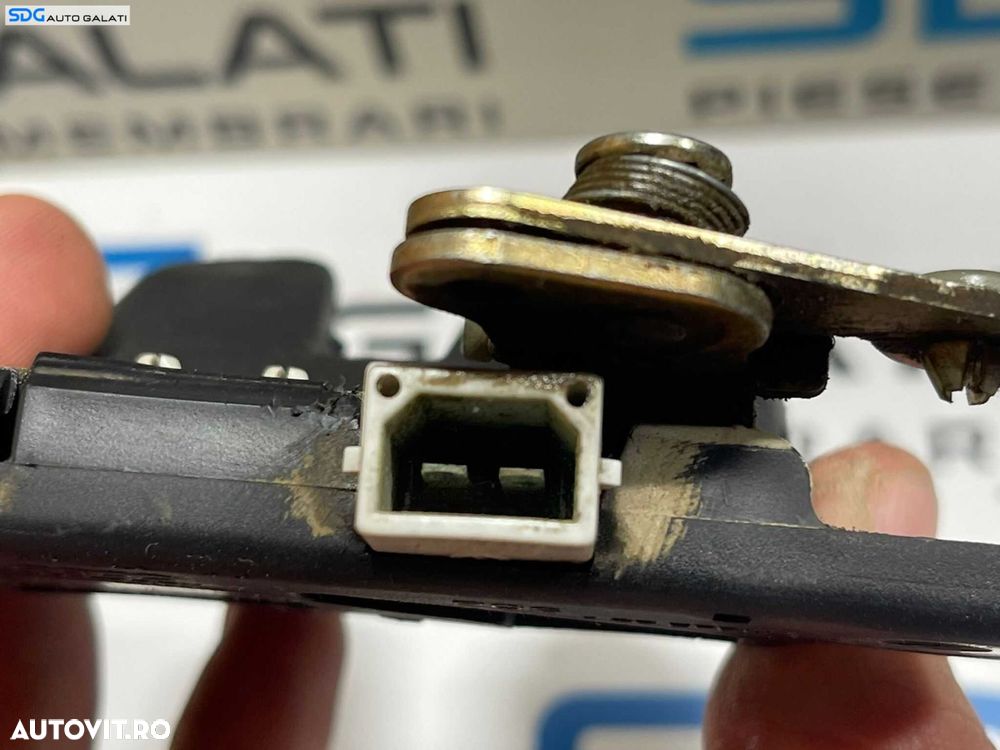 Broasca Incuietoare Capota Portbagaj Volkswagen Passat B5.5 Berlina Sedan 2001 - 2005 Cod 3B5827505J [B3349] - 2