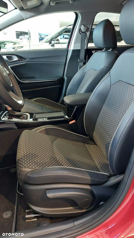 Kia XCeed - 10