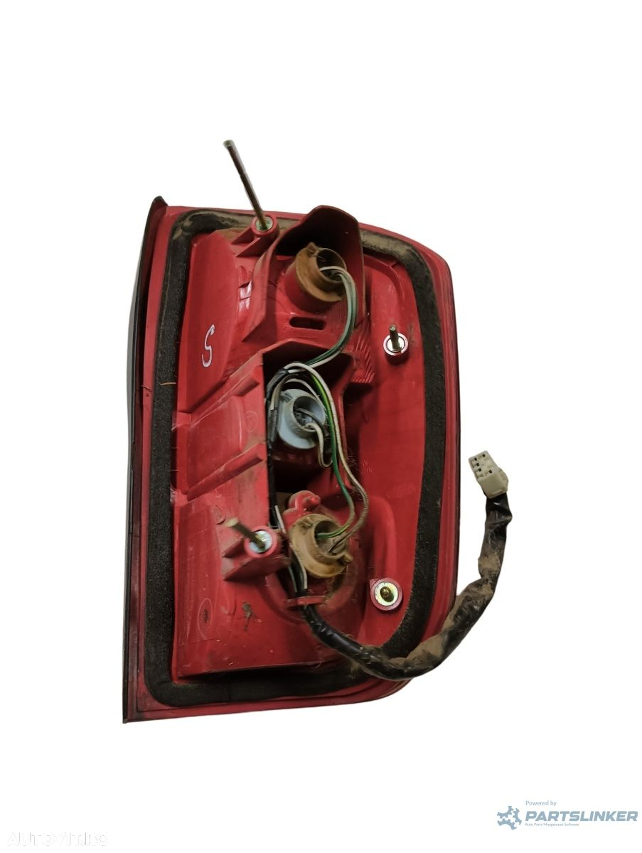 Lampa spate / Stop stanga spate TOYOTA RAV 4 II _A2_ 2000 - 2005 - 2
