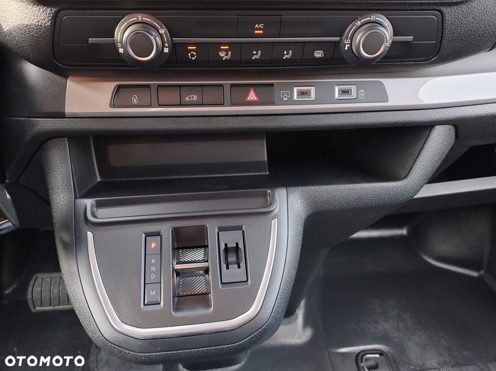Opel Vivaro Vivaro Furgon XL Diesel 2.2 150 KM Automat - 21