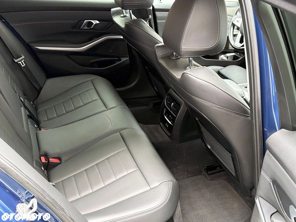 BMW Seria 3 320e Sport Line - 17
