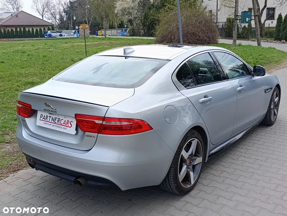 Jaguar XE 2.0 T Prestige - 6