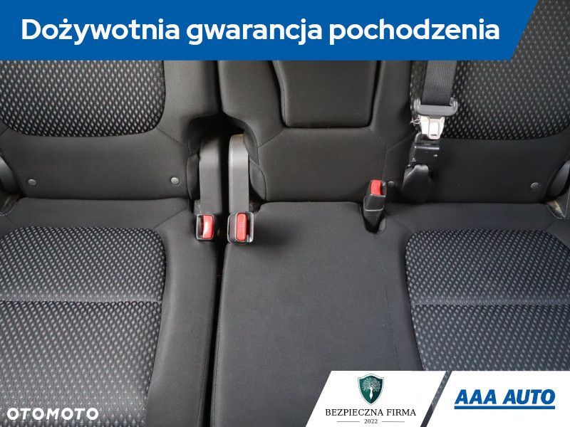 Mitsubishi Outlander - 12