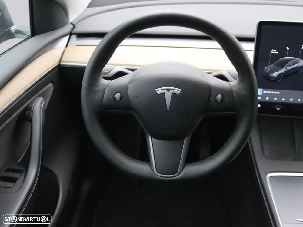 Tesla Model Y - 5