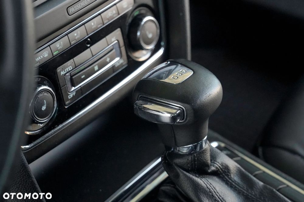 Skoda Superb 2.0 TDI DSG FAMILY - 36