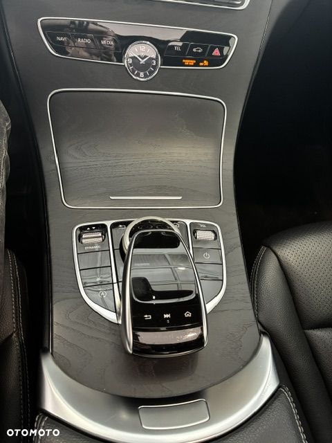 Mercedes-Benz Klasa C 300 4Matic 9G-TRONIC AMG Line - 26
