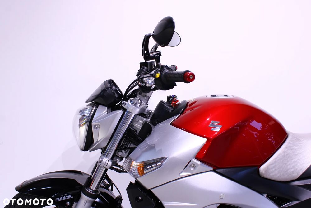 Suzuki GSR - 10