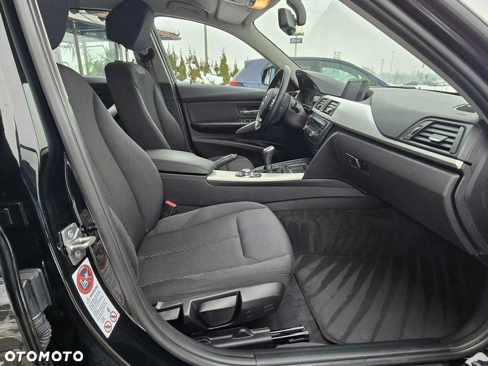 BMW Seria 3 318d - 12