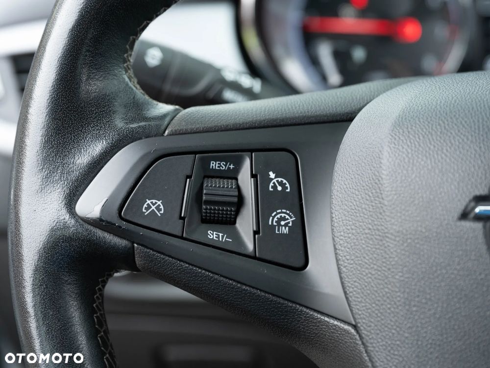 Opel Astra 1.4 T Edition S&S - 23