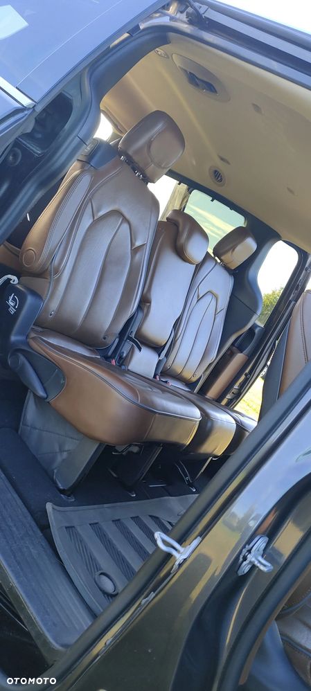 Chrysler Pacifica - 7