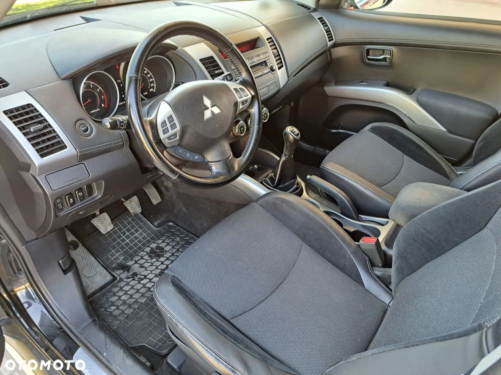 Mitsubishi Outlander - 13