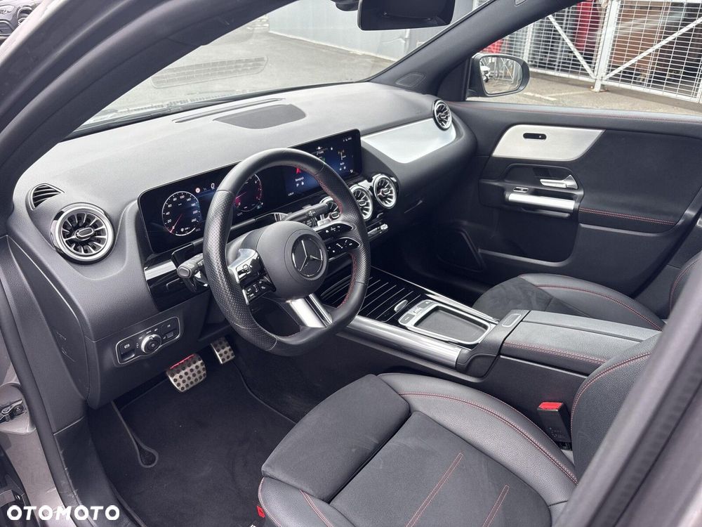 Mercedes-Benz GLA - 13