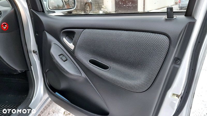 Toyota Yaris 1.4 D-4D - 16