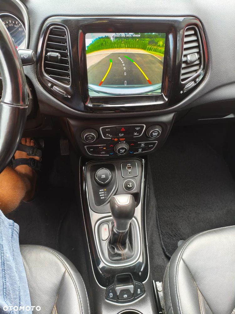 Jeep Compass - 32