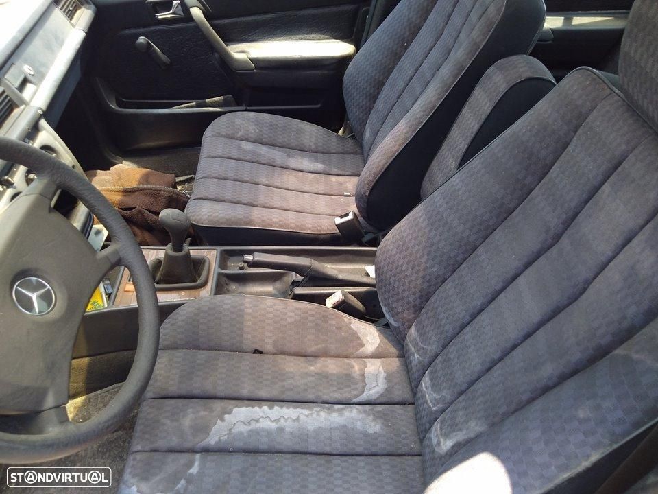 CONJUNTO COMPLETO DE BANCOS MERCEDES-BENZ 190 BM 201 - 1