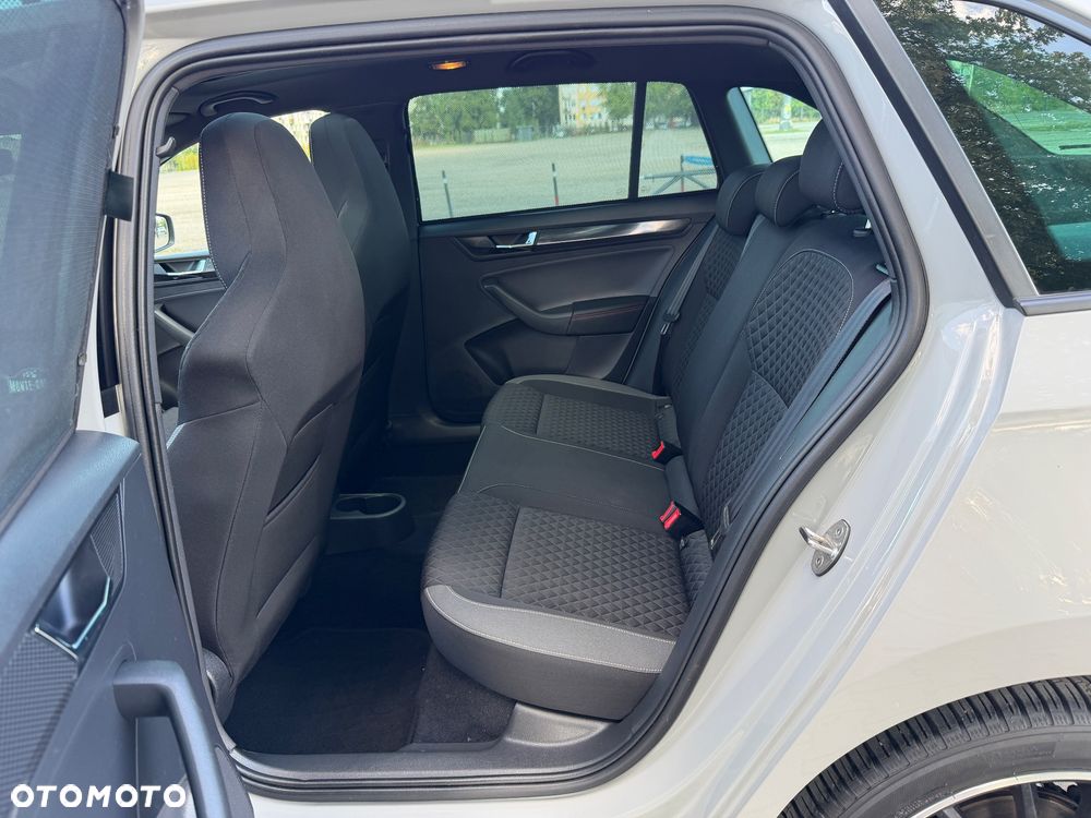 Skoda RAPID 1.0 TSI DSG Monte Carlo - 34