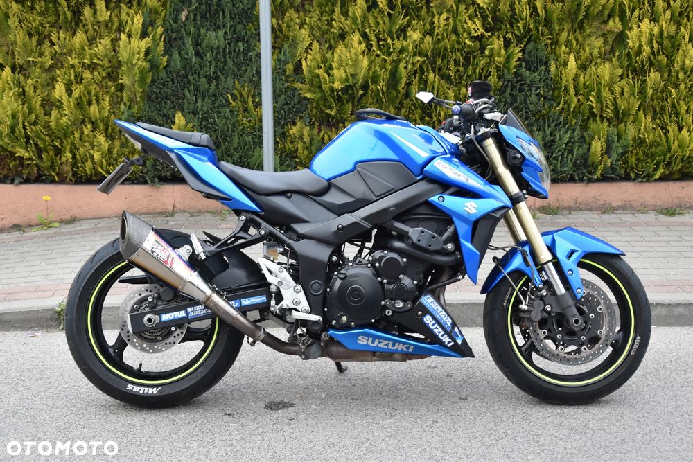 Suzuki GSR - 3