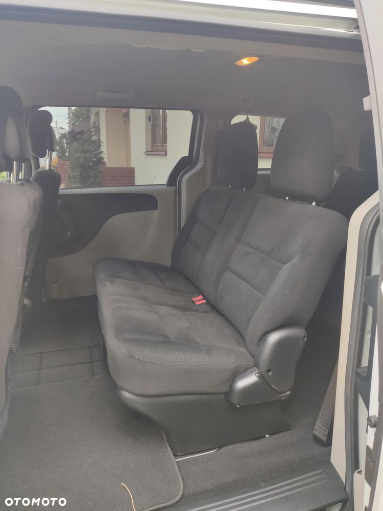 Dodge Caravan - 8