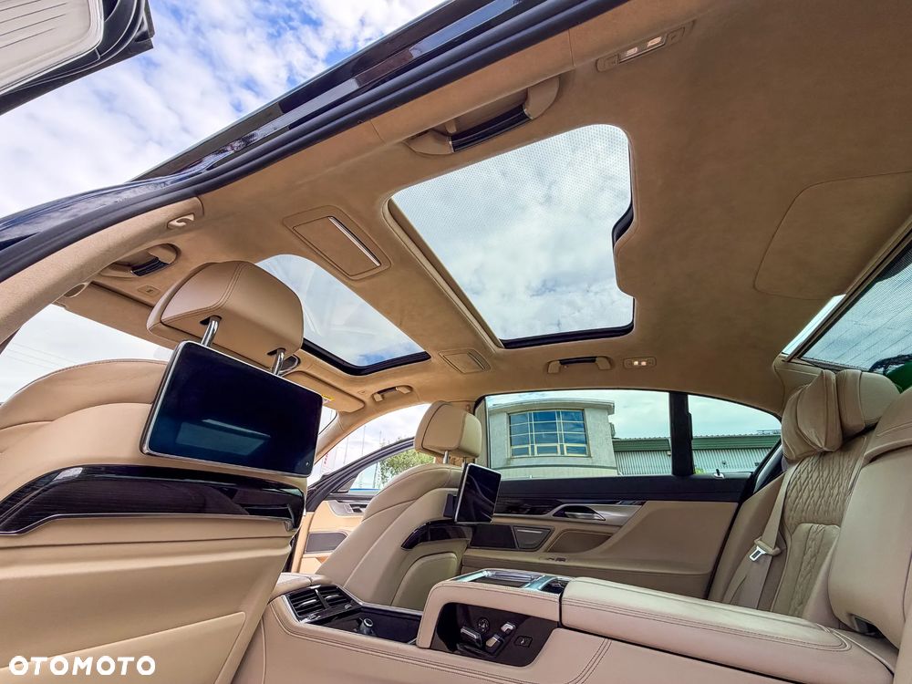 BMW Seria 7 750Li xDrive - 13