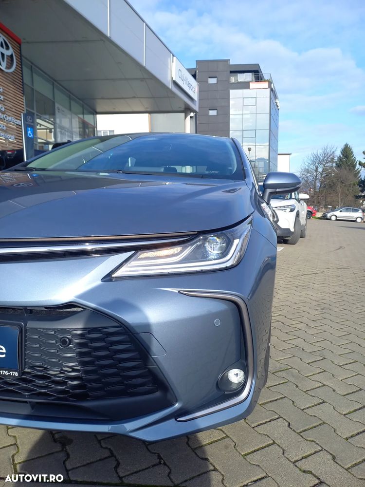 Toyota Corolla Sedan 1.8 HSD Business - 9