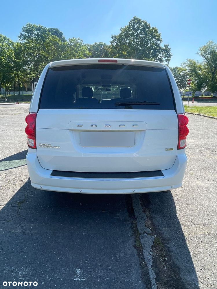 Dodge Grand Caravan - 5