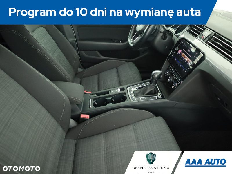 Volkswagen Passat - 8