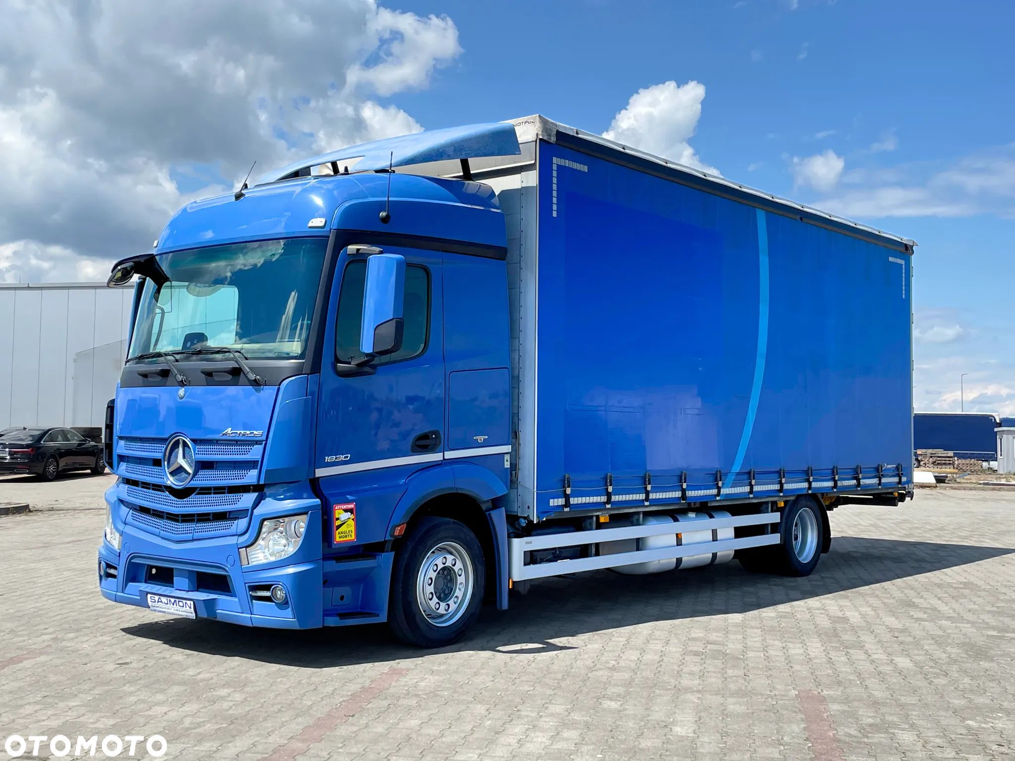 Mercedes-Benz ACTROS 1830 / PRZESTRZENNY 60M3 / 7,75 M / SALON PL - 1