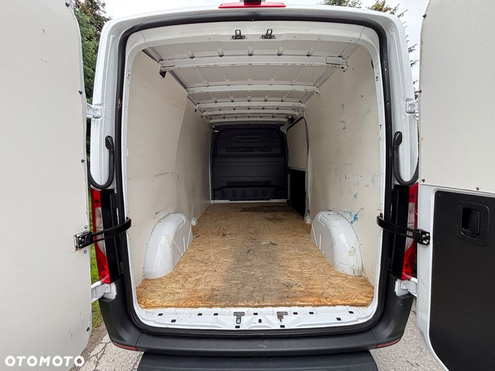 Mercedes-Benz Sprinter - 16