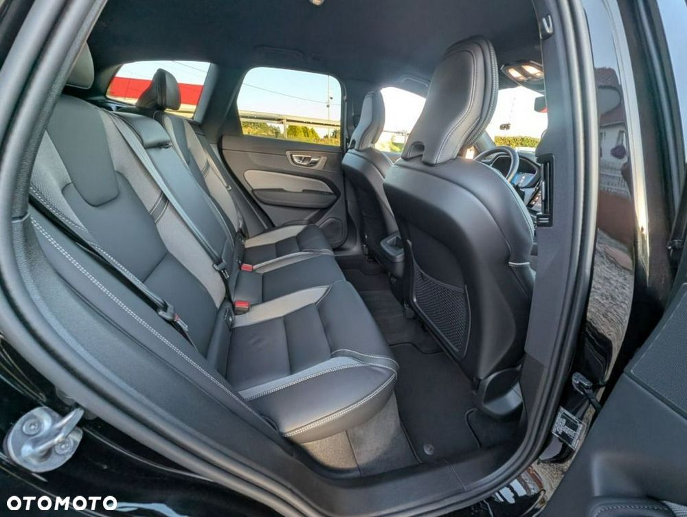 Volvo XC 60 B5 B AWD Plus Dark - 17