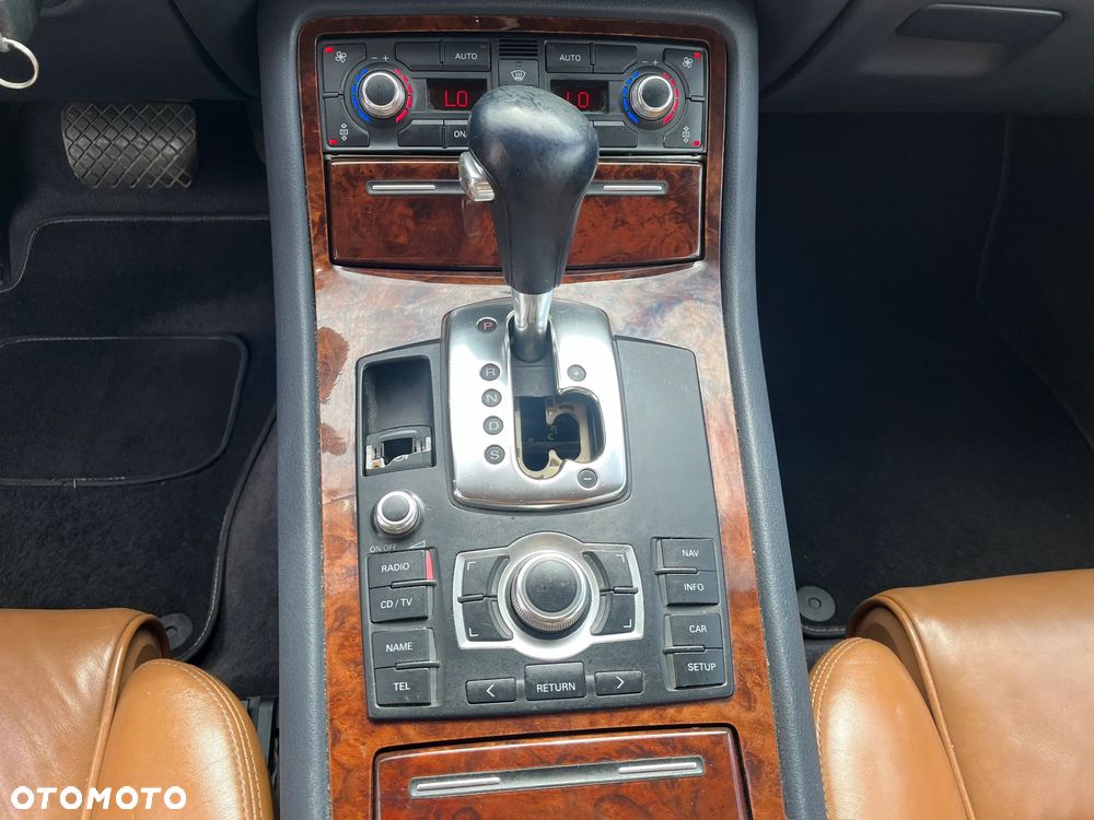 Audi A8 - 23