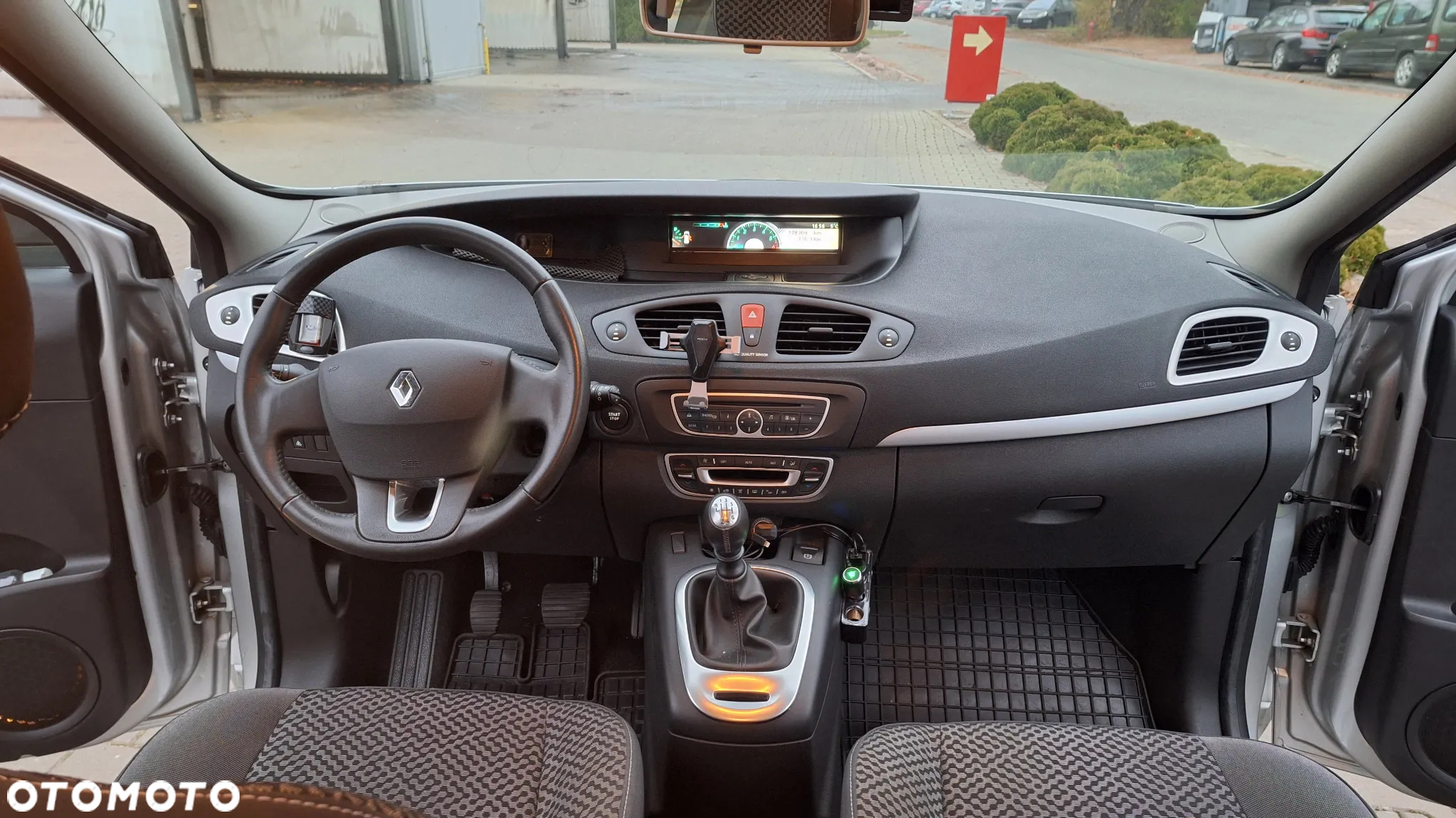 Renault Scenic 1.5 dCi Authentique - 8
