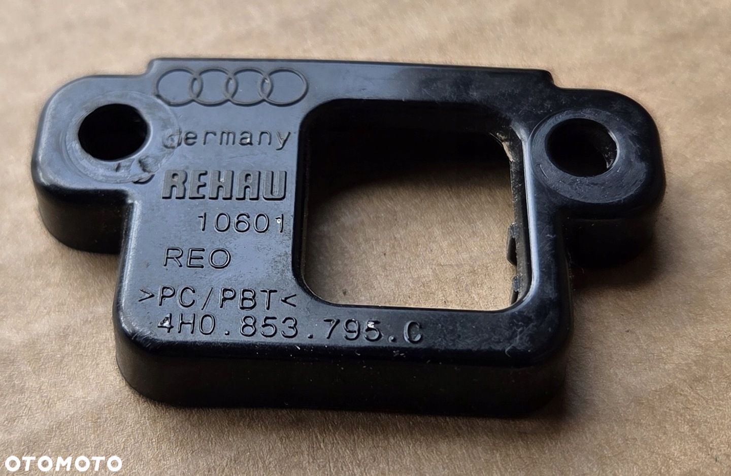 AUDI A8 S8 4D LIFT MOCOWANIE UCHWYT PŁYTKA KAMERY 360 PRZÓD 4H0853795C - 1
