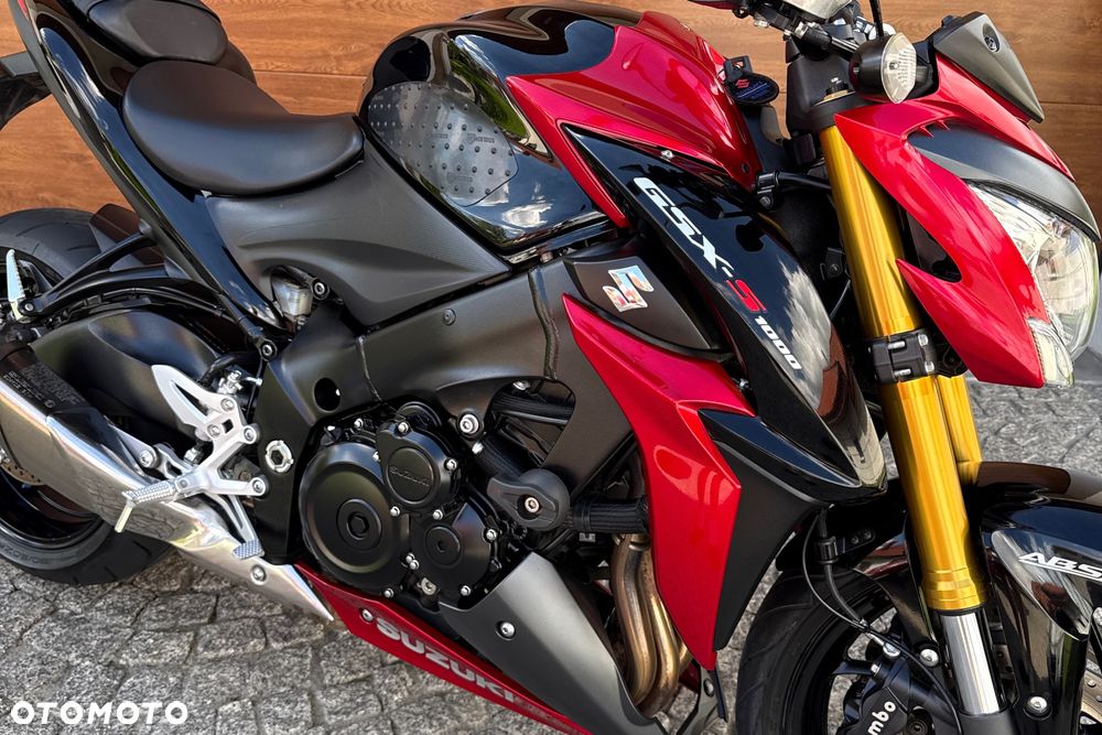 Suzuki GSX - 6