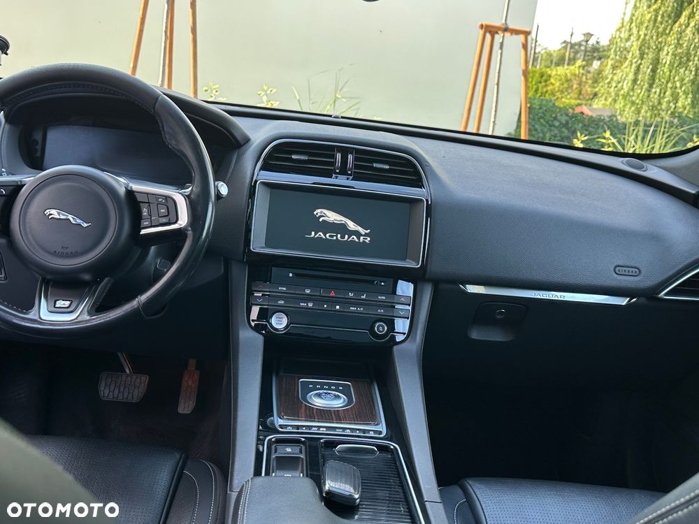 Jaguar F-Pace 3.0 TDV6 AWD R-Sport - 15