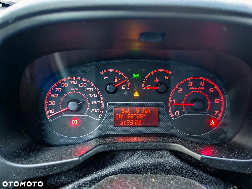 Fiat Fiorino Kombi 8V Base - 11