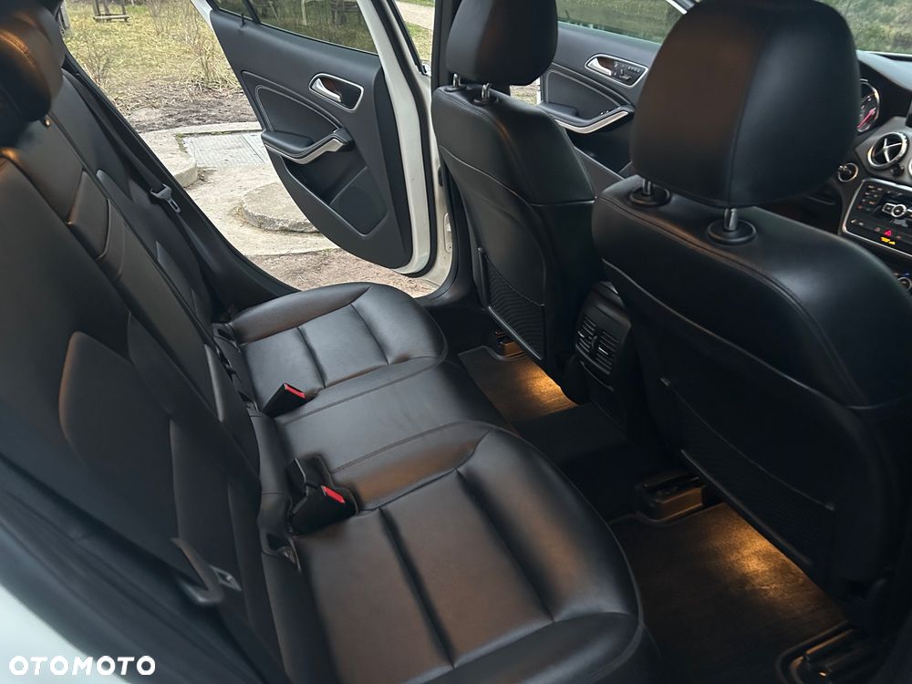 Mercedes-Benz GLA 250 4Matic 7G-DCT AMG Line - 18