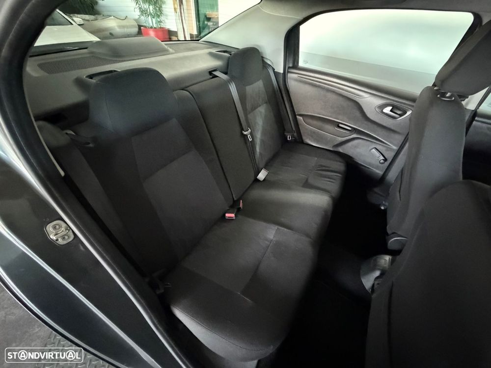 Citroën C-Elysée 1.6 HDi Seduction - 23