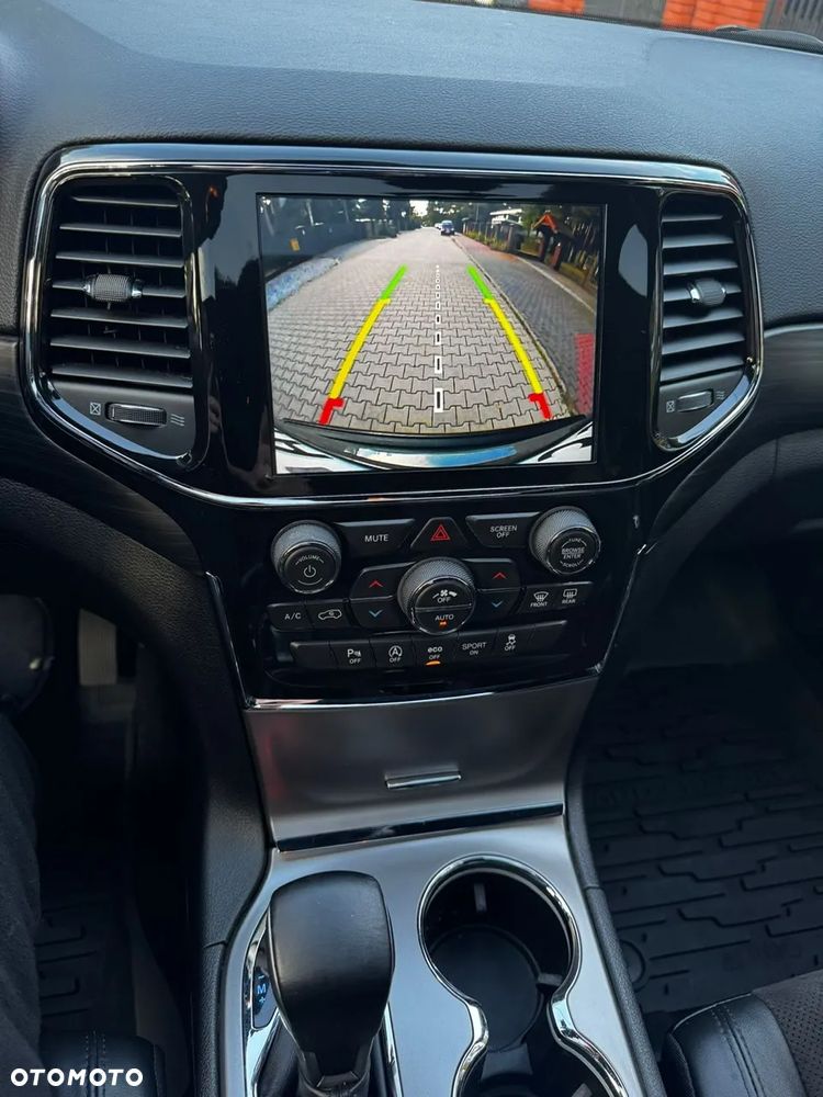 Jeep Grand Cherokee - 20