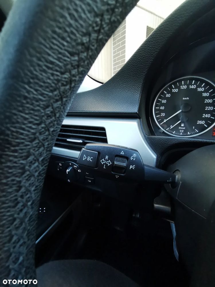 BMW Seria 3 318d - 15