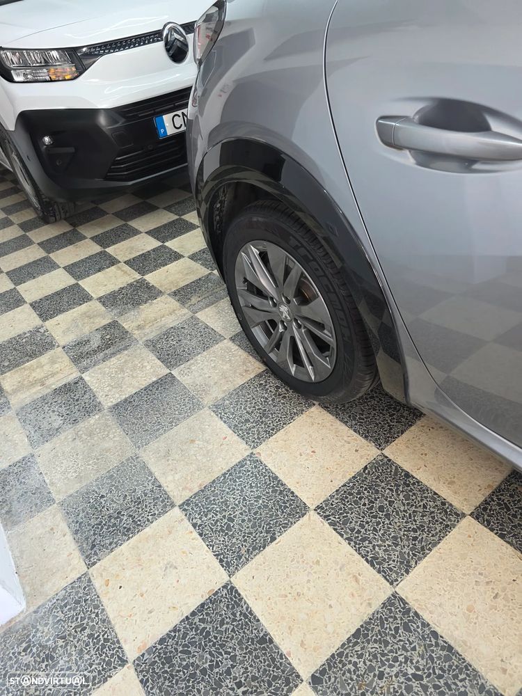 Peugeot e-208 - 21
