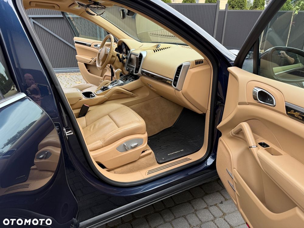 Porsche Cayenne - 26