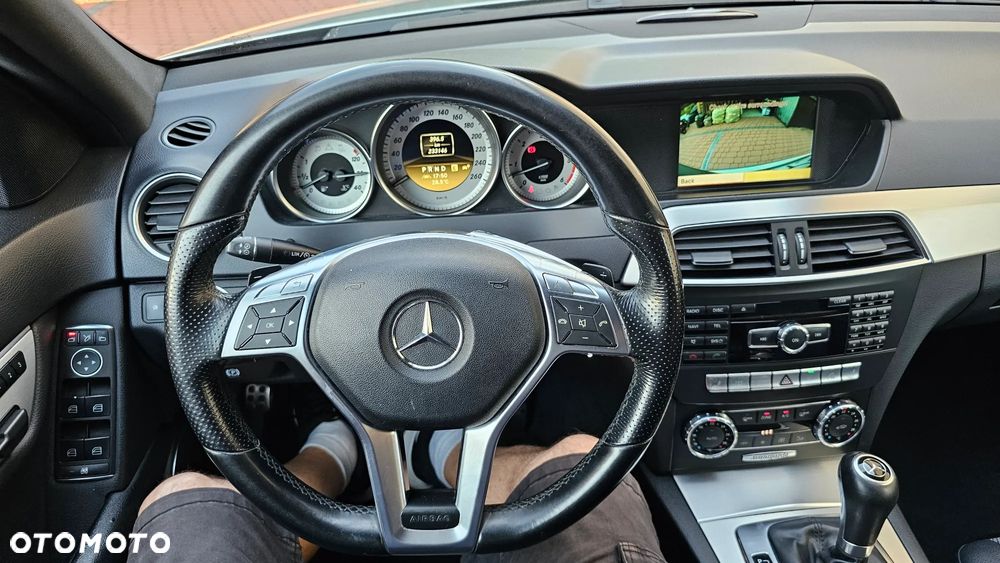 Mercedes-Benz Klasa C 350 T CDI DPF (BlueEFFICIENCY) 7G-TRONIC Avantgarde - 36