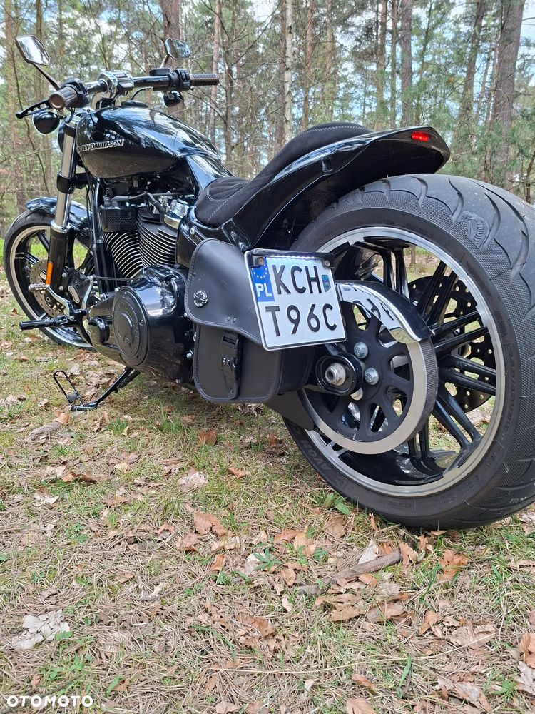 Harley-Davidson Softail Breakout - 17
